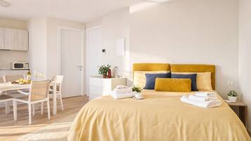 BĂŒgeleisen/BĂŒgelbrett, kostenloses WLAN, BettwĂ€sche