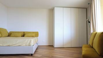 Iron/ironing board, free WiFi, bed sheets