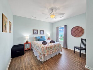 2 chambres, fer et planche à repasser, Wi-Fi, draps fournis