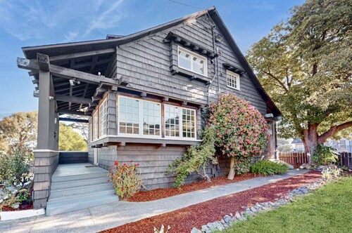 Charming Historic 3-Bedroom Home Just One Block from Humboldt Bay – Walk to Shops & Restaurants