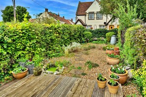 Cottage | Garden
