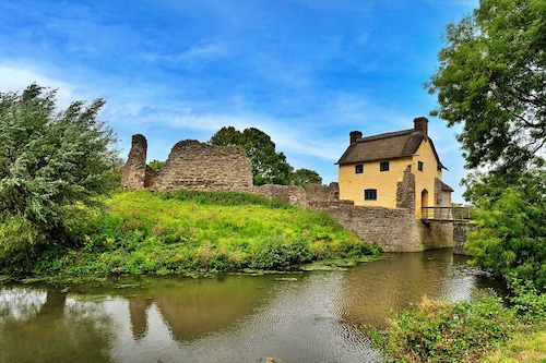 1 Bedroom Cottage in Stogursey, No Deposit