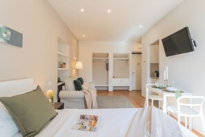 Iron/ironing board, free WiFi, bed sheets - MT Studio 1 - Studio Apartment, Sleeps 2 (Como)