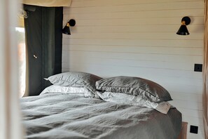 Chalet | 2 bedrooms - Safari Tent in Stiffkey Valley With Fire Pit (Walsingham)