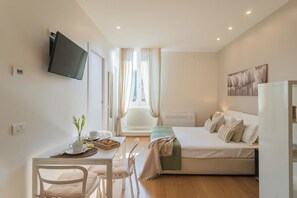 Iron/ironing board, free WiFi, bed sheets