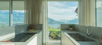 Valarin Elite Lake Villa