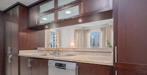 Apartment, City View | Private kitchen