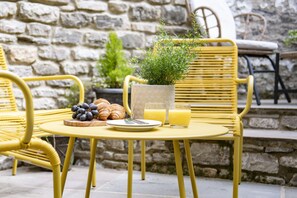 Outdoor dining - Eldred Cottage, Middleham (Middleham, North Yorkshire)