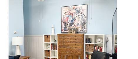 Smart-tv, dvd-afspiller, bøger