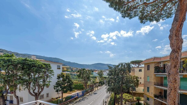 A residential street with buildings, trees, and a clear sky. - Maramia Luxury Apartment (Sant'Agnello)