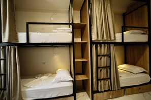Male Dormitory Room | Soundproofing, bed sheets - Urban Stay Hostel (Sarande)