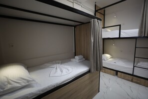Female Dormitory Room | 隔音、床單