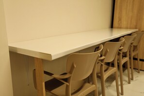 Mixed Dormitory Room | 隔音、床單