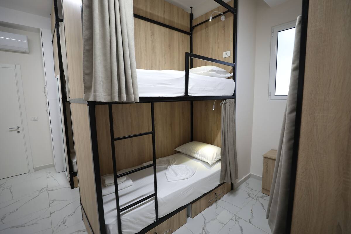 Female Dormitory Room | 隔音、床  單