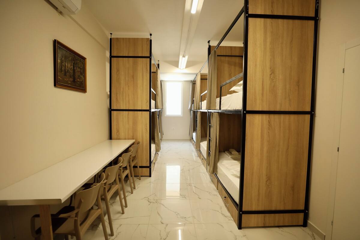 Mixed Dormitory Room | 隔音、床單