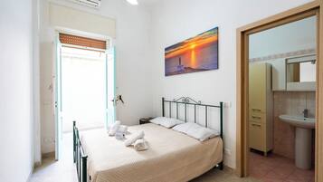 Casa Standard, 2 camere da letto, 2 bagni (Le Torri Sul Mare 1 Centre Otranto) | 2 camere, lenzuola