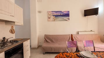 Family House, Multiple Bedrooms, 2 Bathrooms (Le Torri Sul Mare 1 Centre Otranto) | Living area | 21-inch TV with cable channels