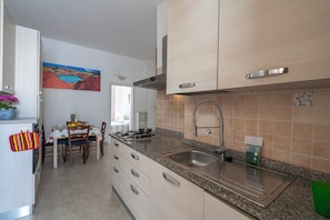 Standard House, 2 Bedrooms (Le Torri Sul Mare 2 Centre Otranto) | Private kitchen | Fridge, oven, stovetop, dishwasher