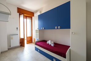 Standard House, 2 Bedrooms (Le Torri Sul Mare 2 Centre Otranto) | 2 bedrooms, bed sheets