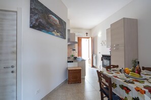 Refrigerador, horno, placa de cocina, lavavajillas