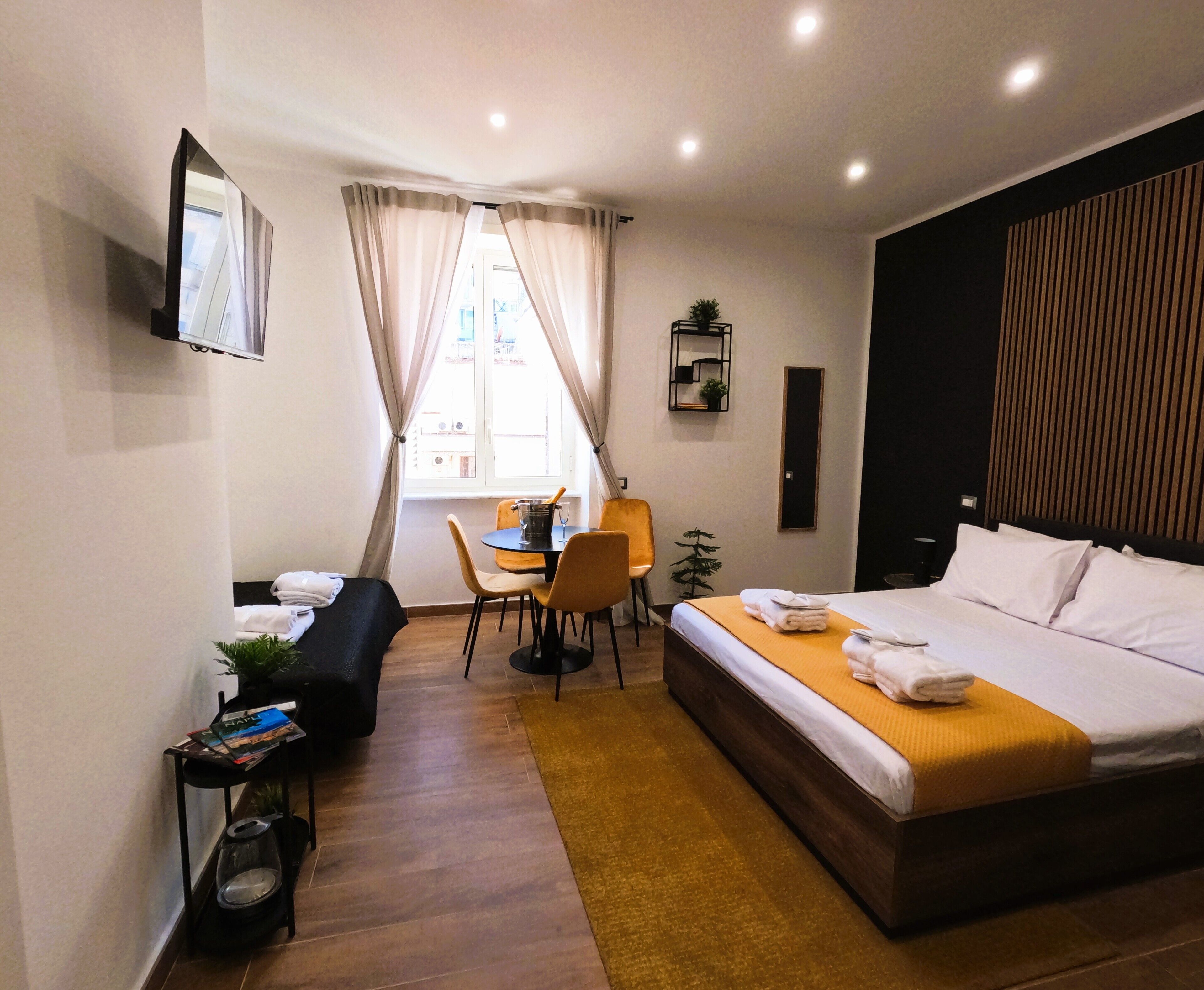 Comfort Quadruple Room | Desk, laptop workspace, soundproofing, WiFi (free)