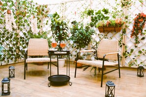 Deluxe Double Room | Desk, laptop workspace, soundproofing, free WiFi - BlackWoody Contemporary Rooms - Napoli Centro Storico (Naples)