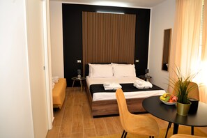 Deluxe Quadruple Room, City View
