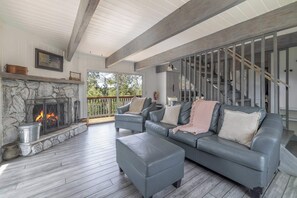 Téléviseur, foyer, bureau