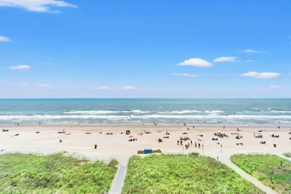 På stranden