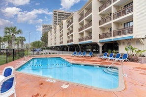 Piscine extérieure