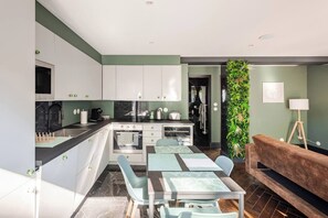 Fridge, microwave, oven, stovetop