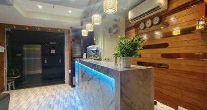 Hotel Ashraya International