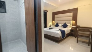 Room - Hotel Ashraya International (Mumbai)