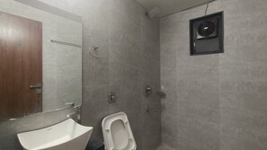 Ducha, artículos de tocador gratuitos, toallas, jabón