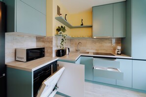 Fridge, microwave, oven, stovetop