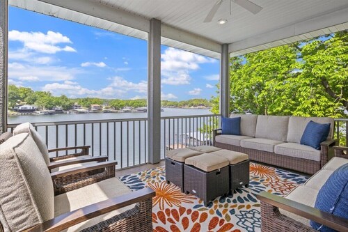 Gardenia Getaway - Man cave, pool, hot tub! NEW !