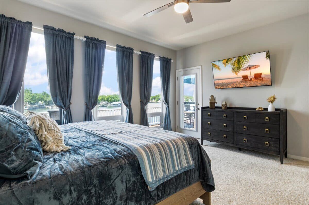 6 bedrooms, iron/ironing board, travel cot, WiFi