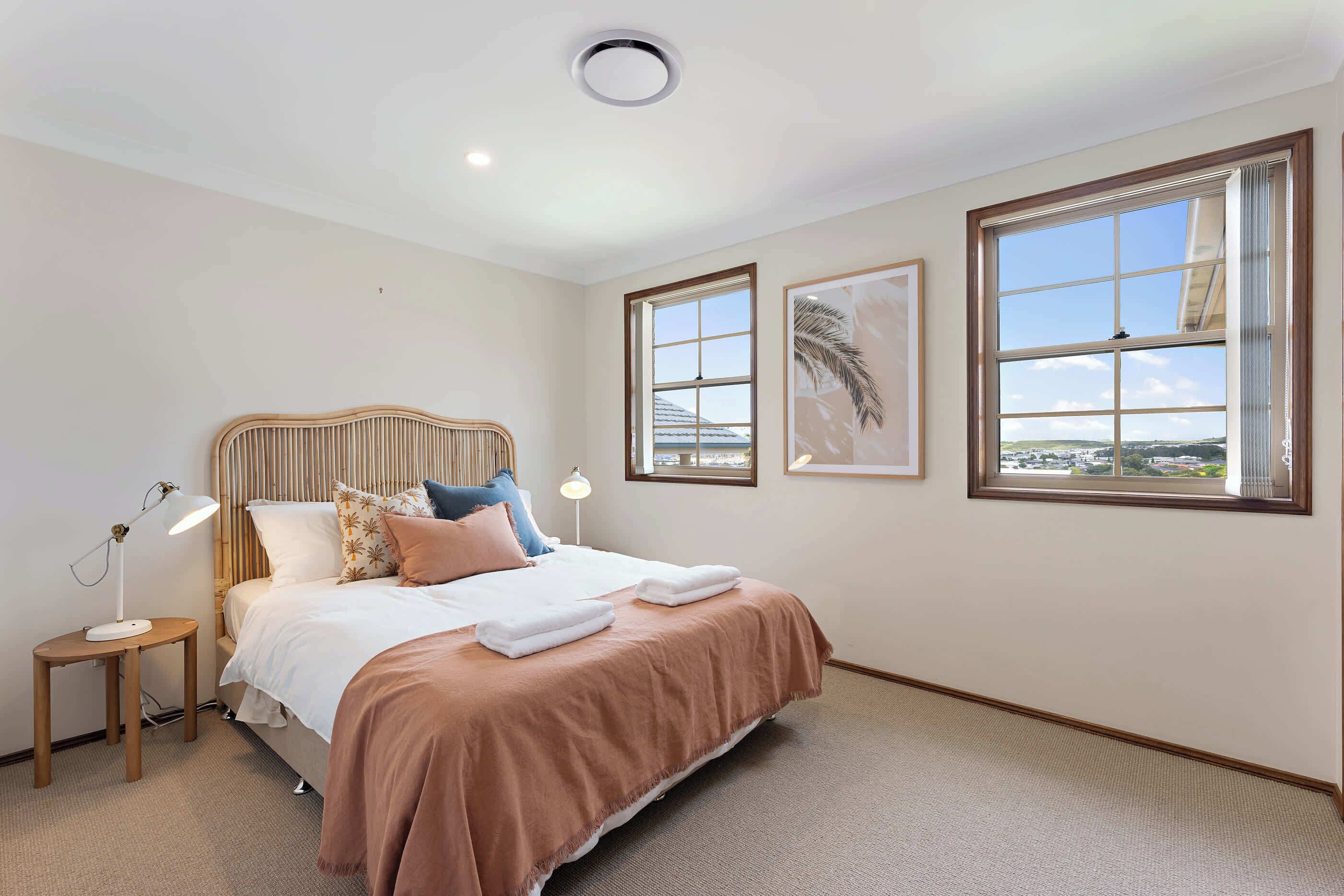 5 habitaciones, tabla de planchar con plancha, wifi y ropa de cama 