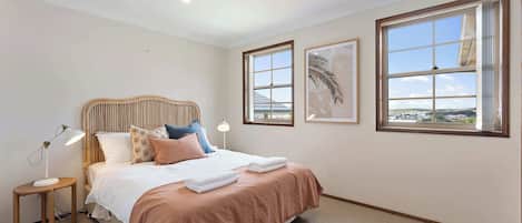 5 slaapkamers, een strijkplank/strijkijzer, wifi, beddengoed