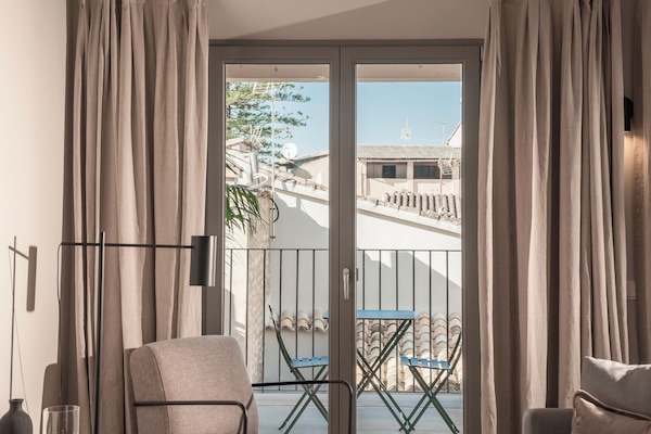 Premium suite, uitzicht op de stad | Donsdekens, bedden met traagschuimmatrassen, een kluis op de kamer