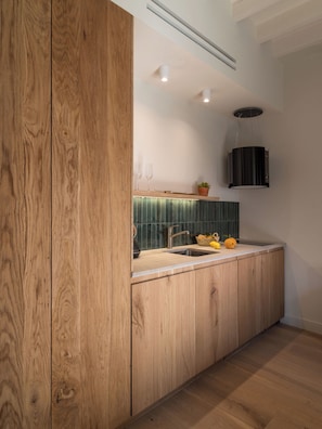 Junior Suite, City View | Private kitchen