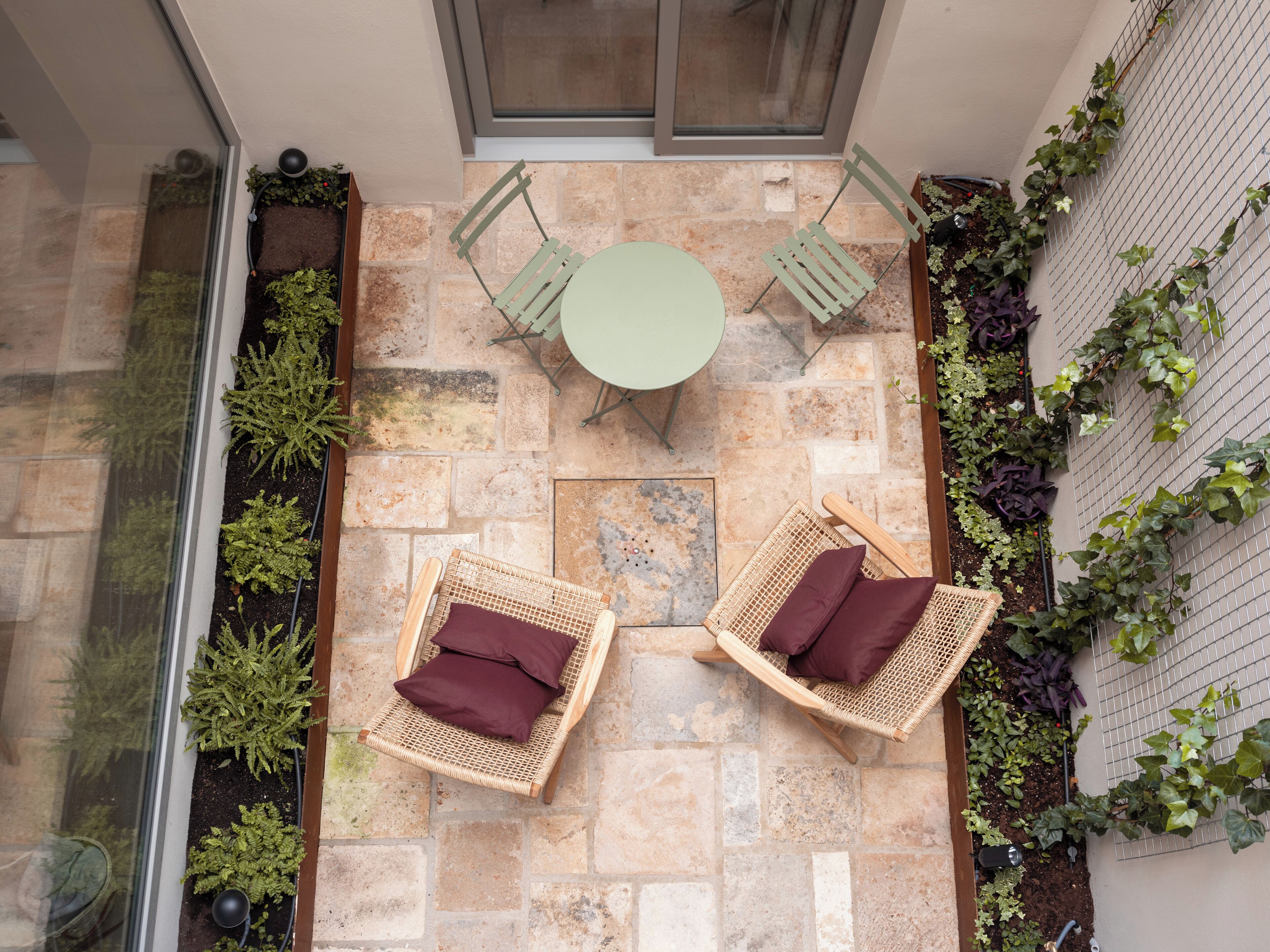 Suite Exécutive, vue cour intérieure | Couette en duvet d'oie, matelas mémoire de forme