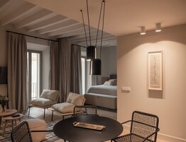 小型套房, 城市景观 | 羽绒被、记忆海绵床垫、客房内保险箱、特色装修