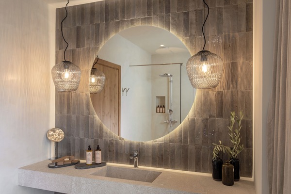 Junior Suite, City View | Bathroom | Free toiletries, hair dryer, bathrobes, slippers