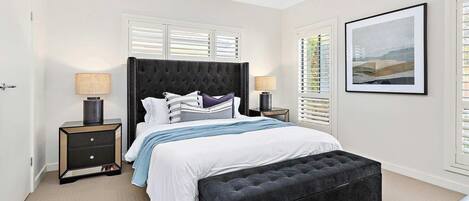 5 habitaciones, tabla de planchar con plancha, wifi y ropa de cama