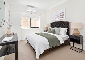 5 bedrooms, iron/ironing board, WiFi, bed sheets