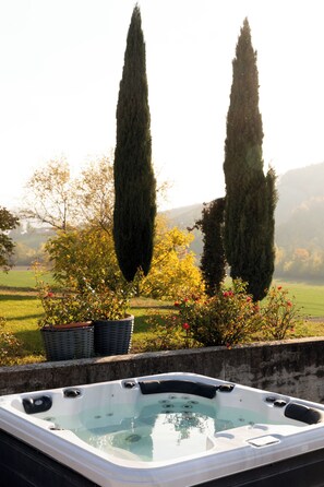 Bañera de hidromasaje exterior