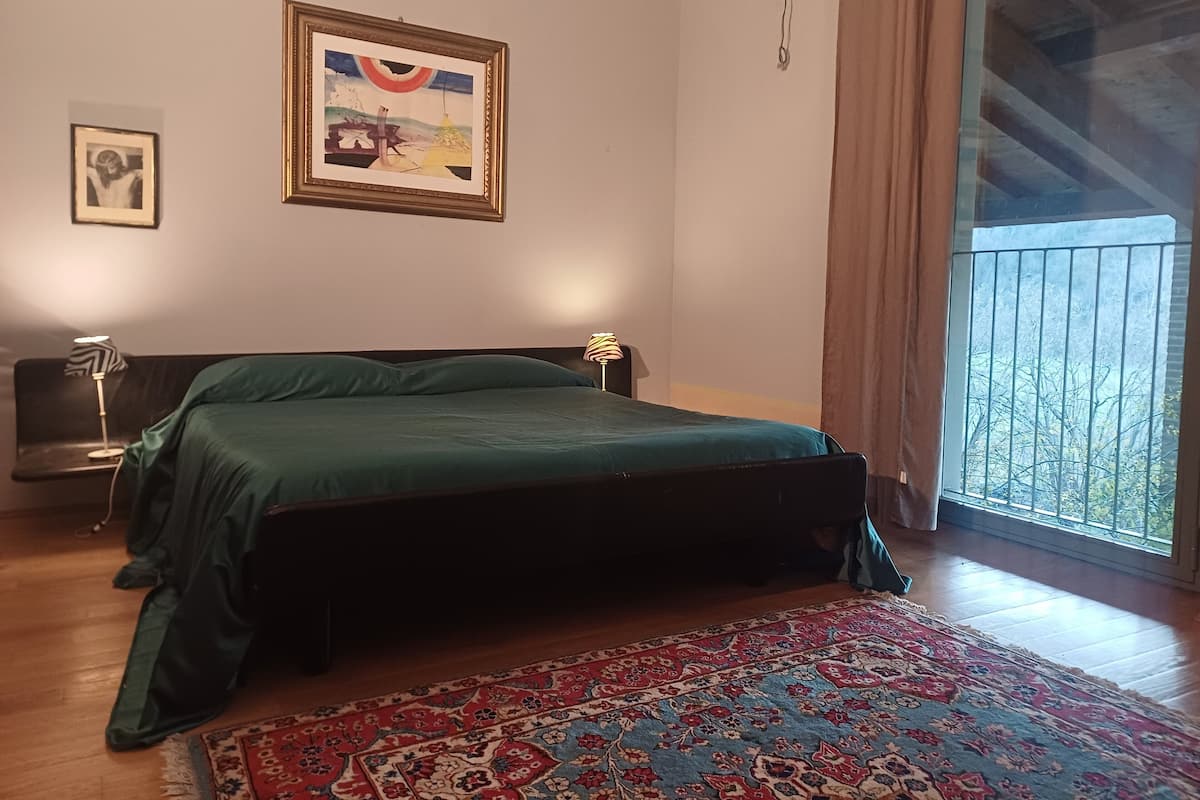 1 habitación, cortinas blackout, wifi gratis y ropa de cama