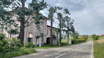 Fassade der Unterkunft – Abend/Nacht