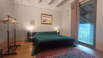 Room, Non Smoking, Garden View | Blackout drapes, free WiFi, bed sheets